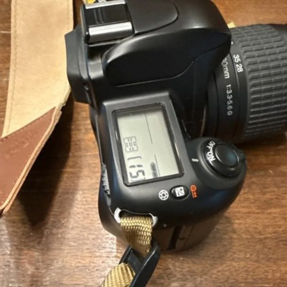 Nikon N65 35mm SLR Film Camera W/ AF Nikkor 28-80mm f/3.5-5.6 D Lens Flash Case